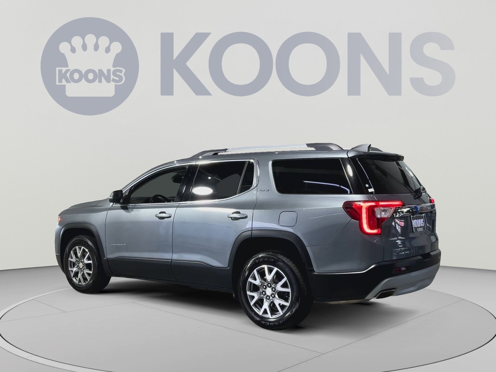 Used 2020 GMC Acadia SLT w/ Driver Alert Package II FWD image 8