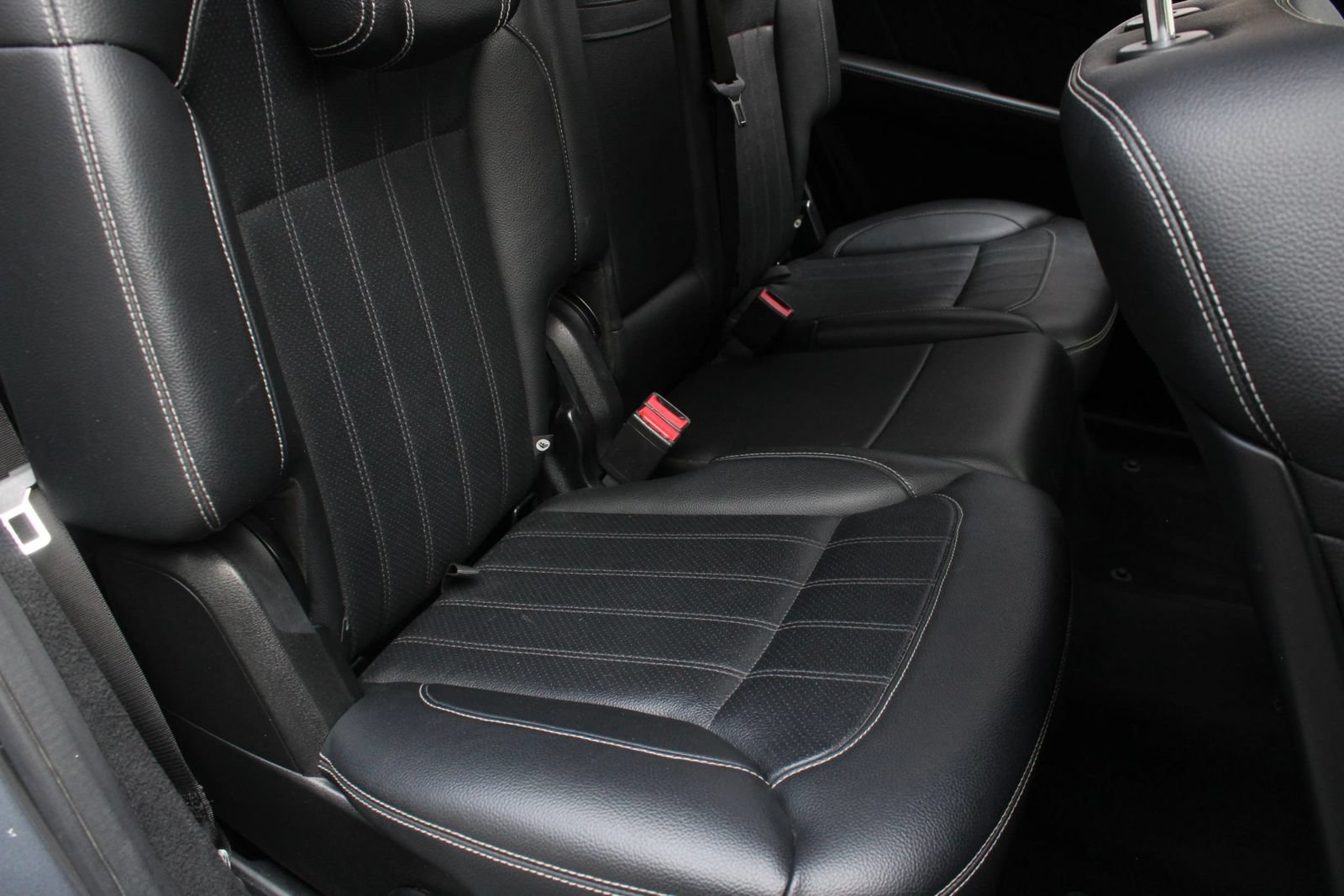 Used 2016 Mercedes-Benz GL 320 BlueTEC 4MATIC w/ Premium I Package image 23