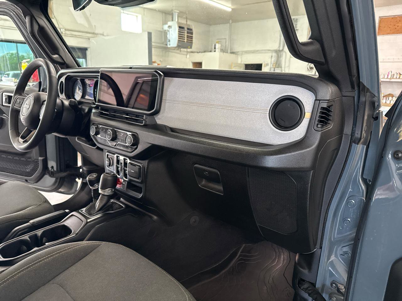 Used 2024 Jeep Wrangler Unlimited image 59