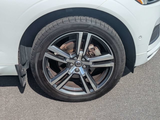 Used 2019 Volvo XC60 T5 Momentum w/ Multimedia Package AWD/4WD image 11