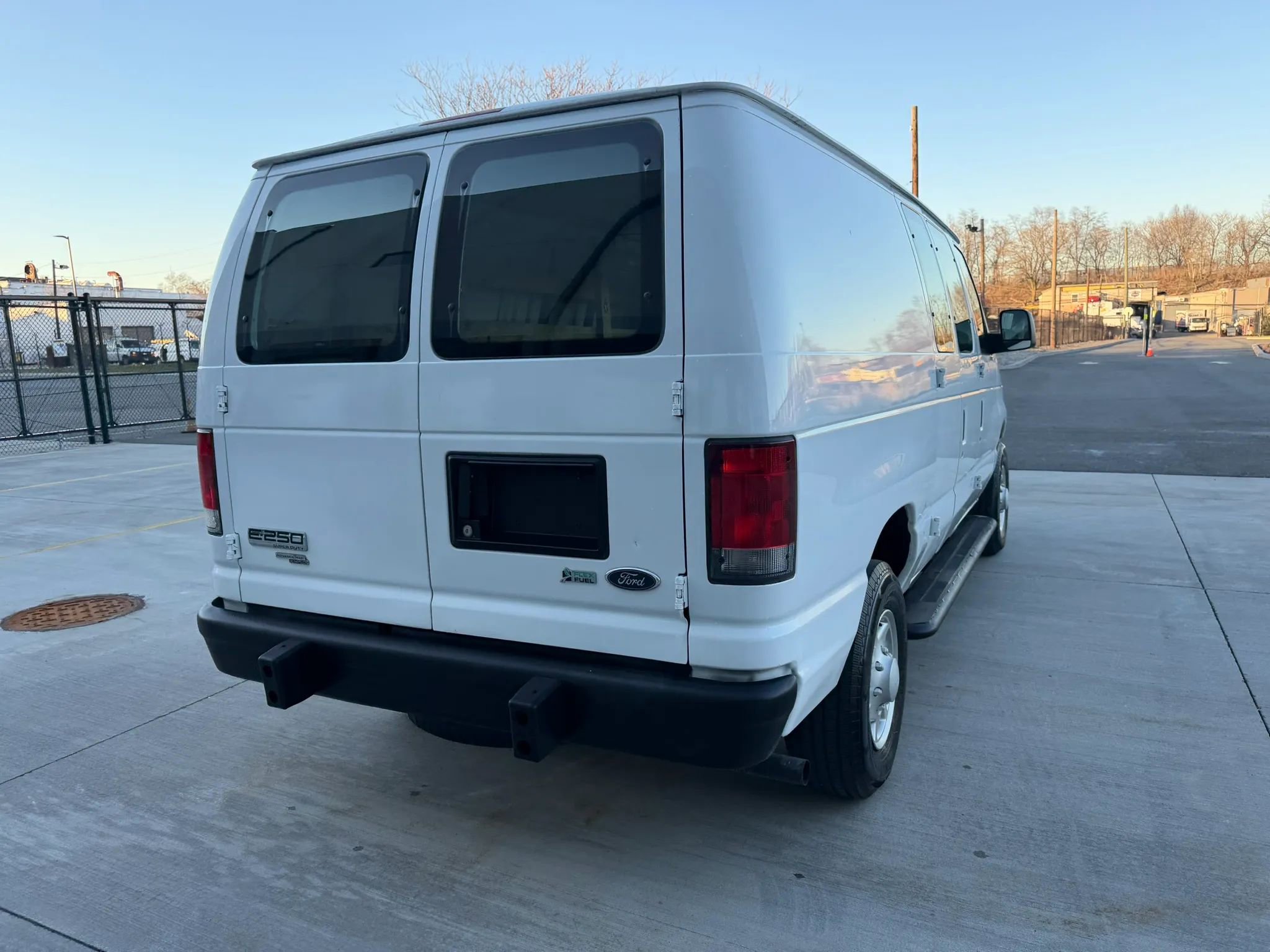 Used 2014 Ford E-250 and Econoline 250 Van 3D w/ Power Group image 9