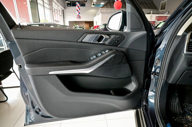 Used 2022 BMW X7 xDrive40i w/ Premium Package image 16