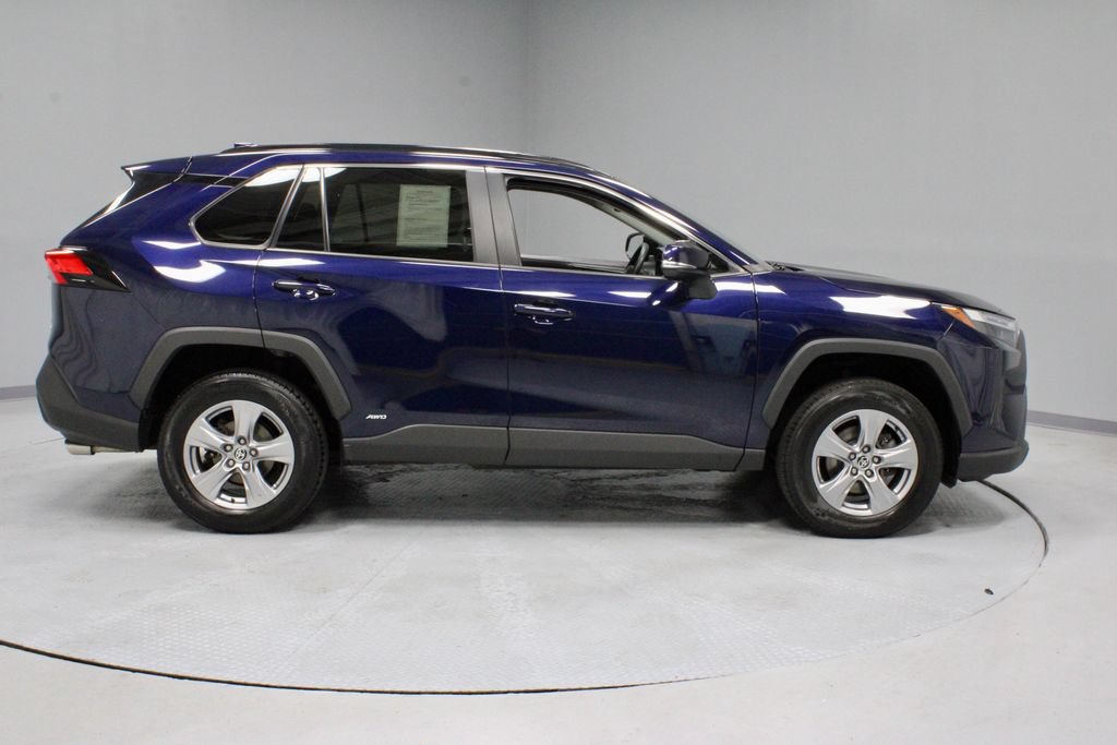 Used 2022 Toyota RAV4 XLE AWD/4WD image 11