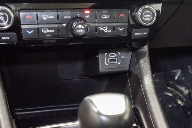 Used 2025 Jeep Compass Latitude w/ Sun & Sound Group AWD/4WD image 23