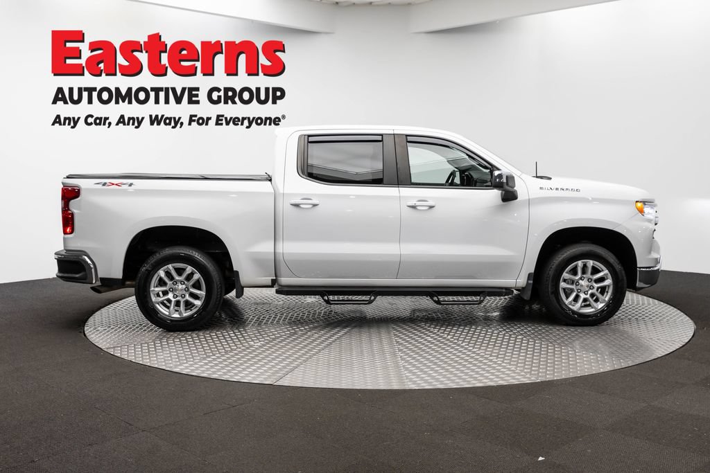 Used 2023 Chevrolet Silverado 1500 LT AWD/4WD image 4