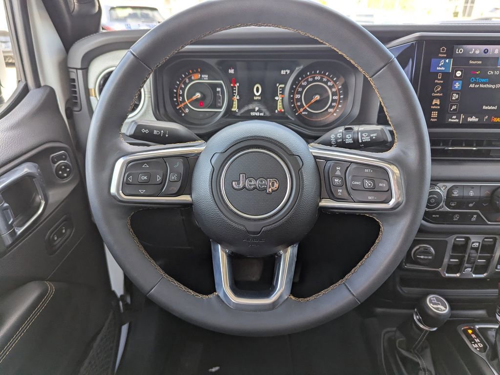 Used 2025 Jeep Wrangler Sahara image 11