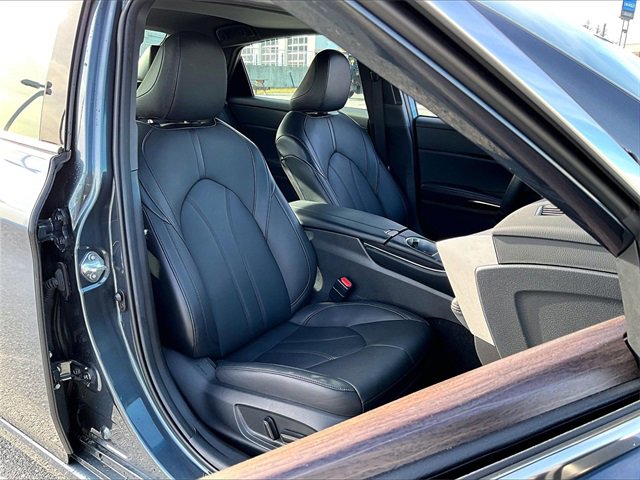 Used 2022 Toyota Avalon XLE image 11