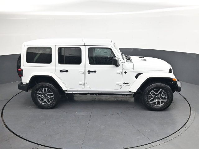 Used 2025 Jeep Wrangler Unlimited Sahara AWD/4WD image 24