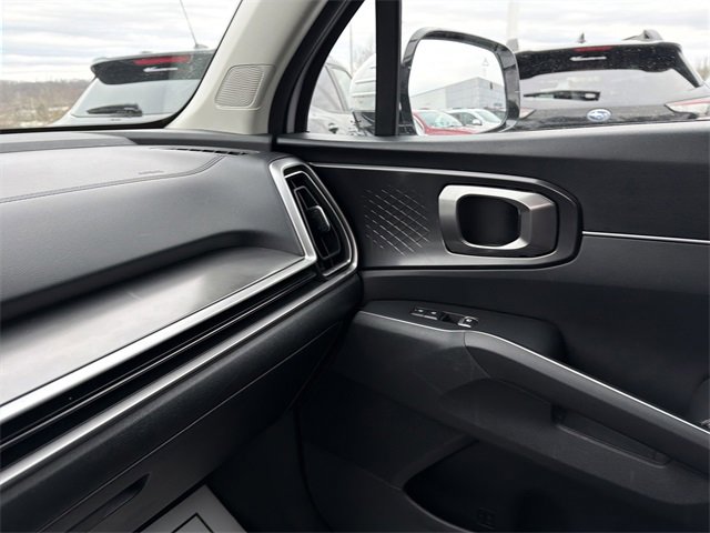 Used 2024 Kia Sorento S image 23