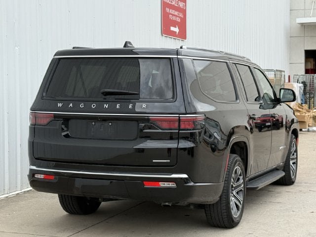 Used 2024 Jeep Wagoneer L Series II RWD image 4