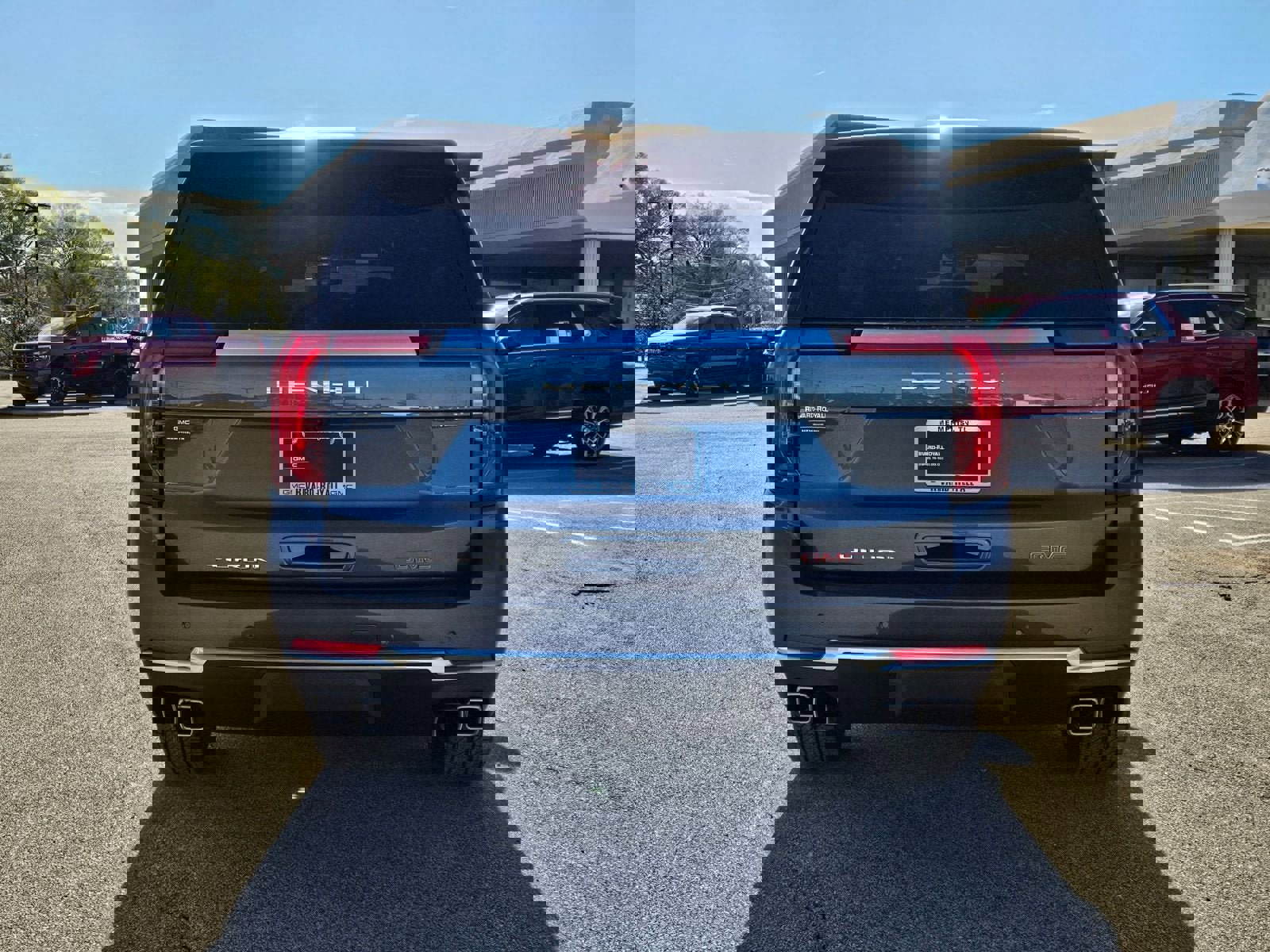 New 2026 GMC Yukon XL Denali w/ Sun & Power Step Package image 5