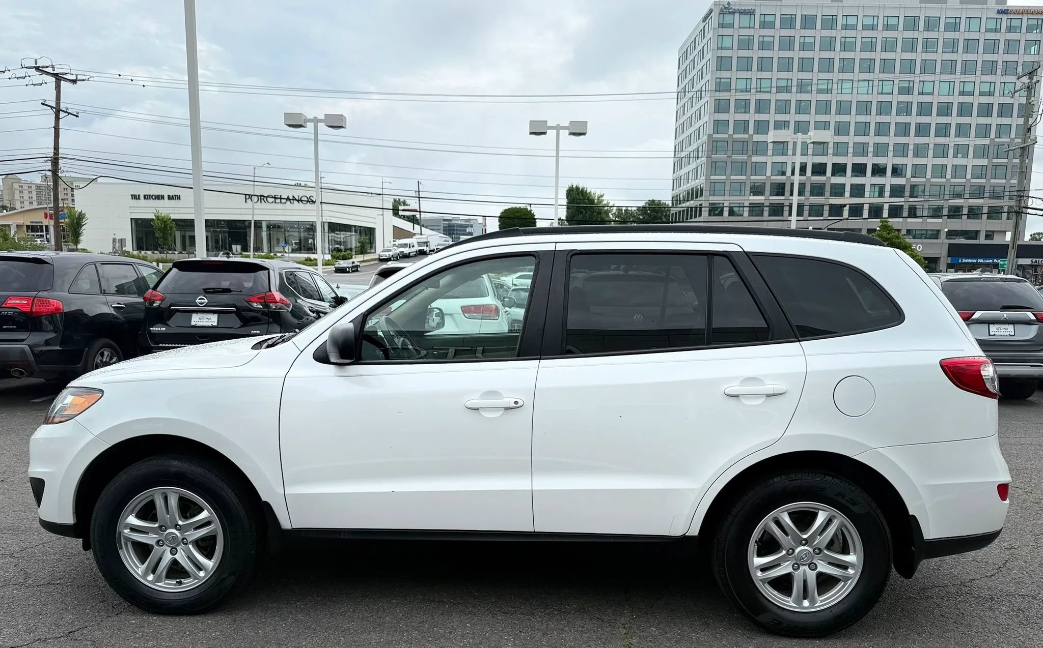 Used 2011 Hyundai Santa Fe GLS FWD image 4