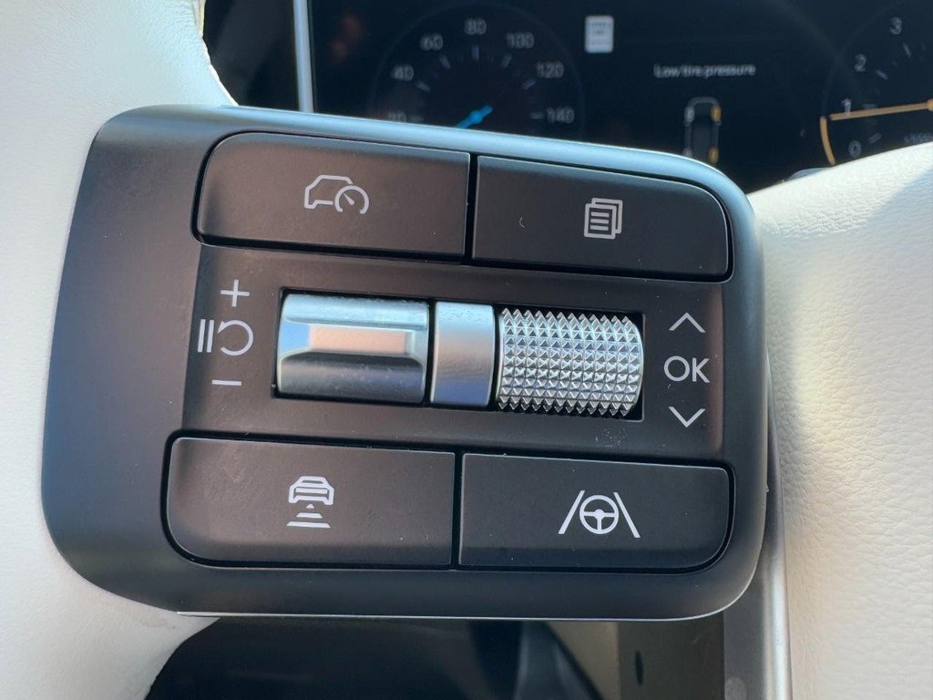 Used 2025 Hyundai Santa Fe Calligraphy image 17