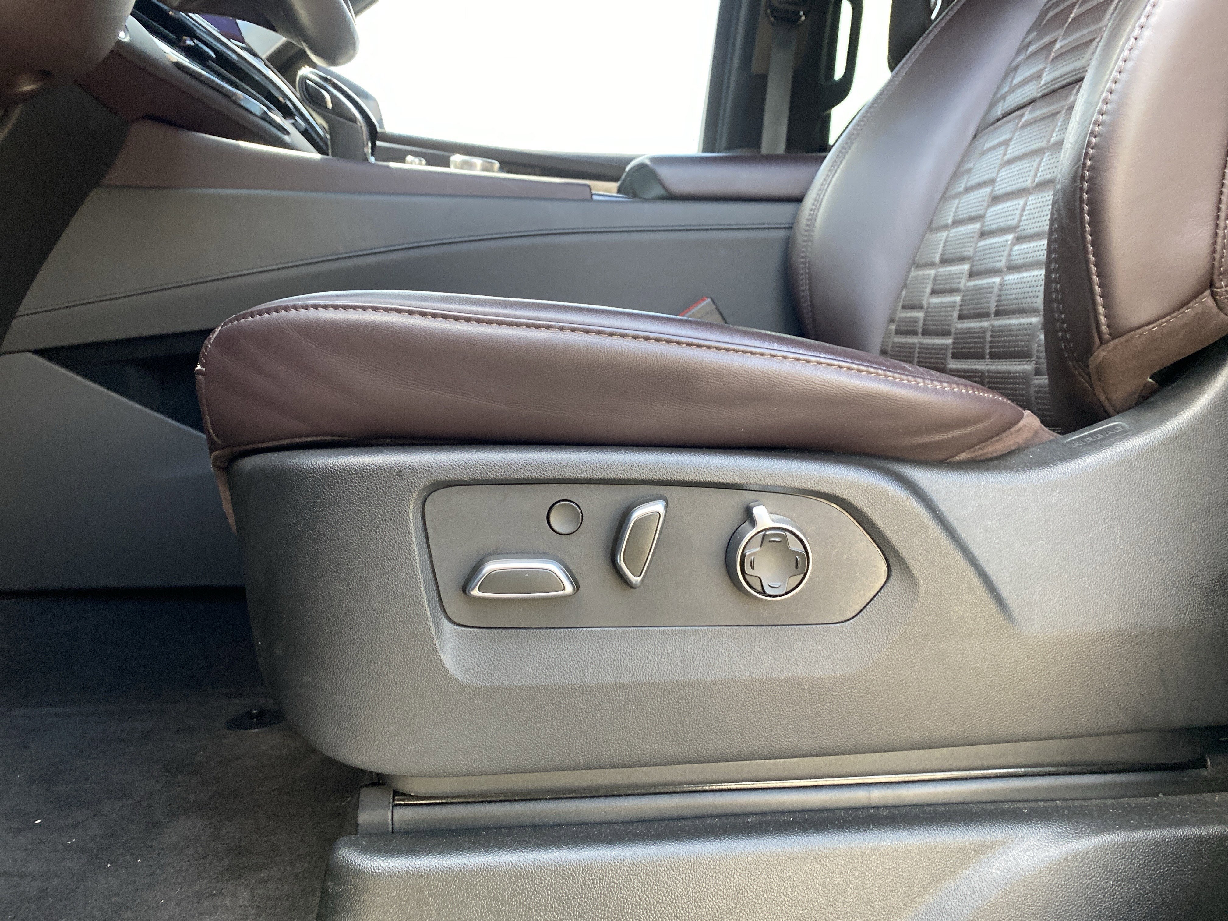 Used 2023 Cadillac Escalade V image 28