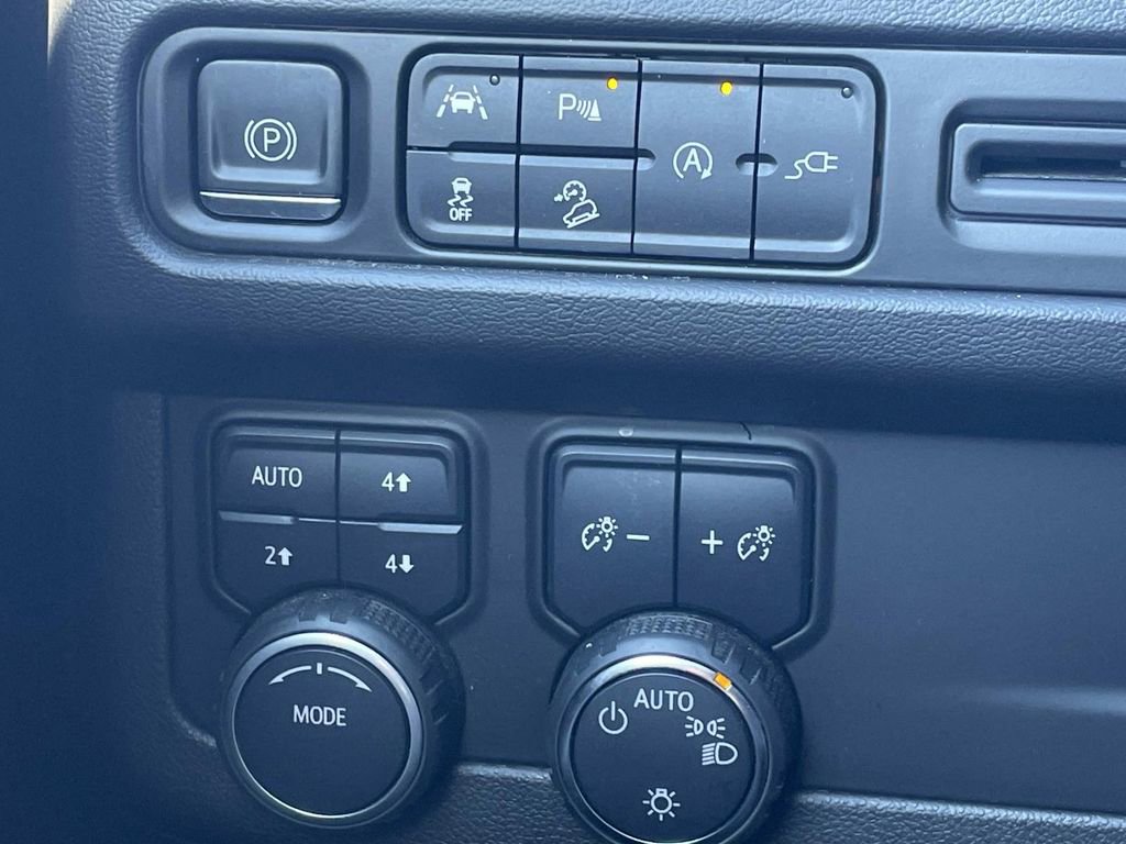 Used 2022 Chevrolet Suburban Z71 image 33