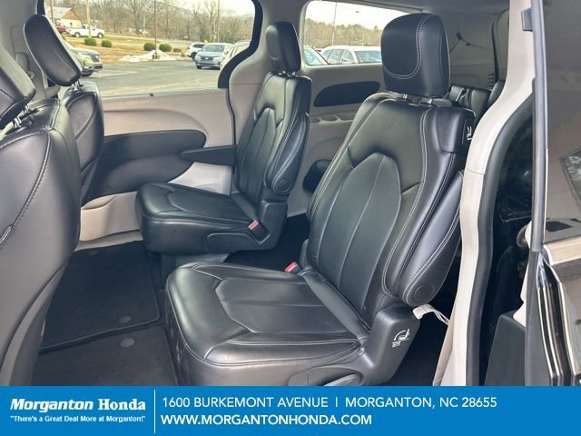 Used 2024 Chrysler Pacifica Touring-L image 28