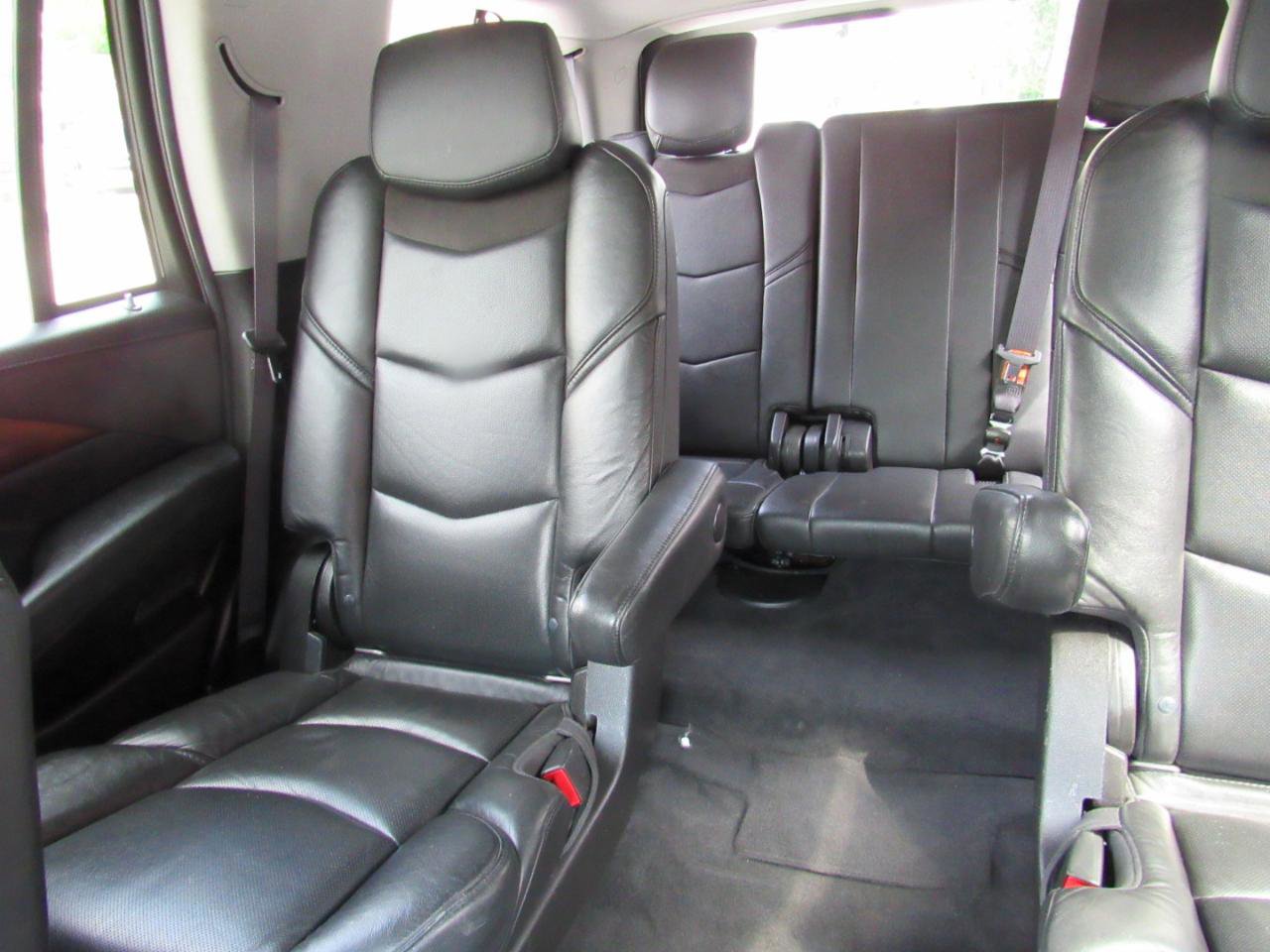 Used 2017 Cadillac Escalade Luxury AWD/4WD image 8