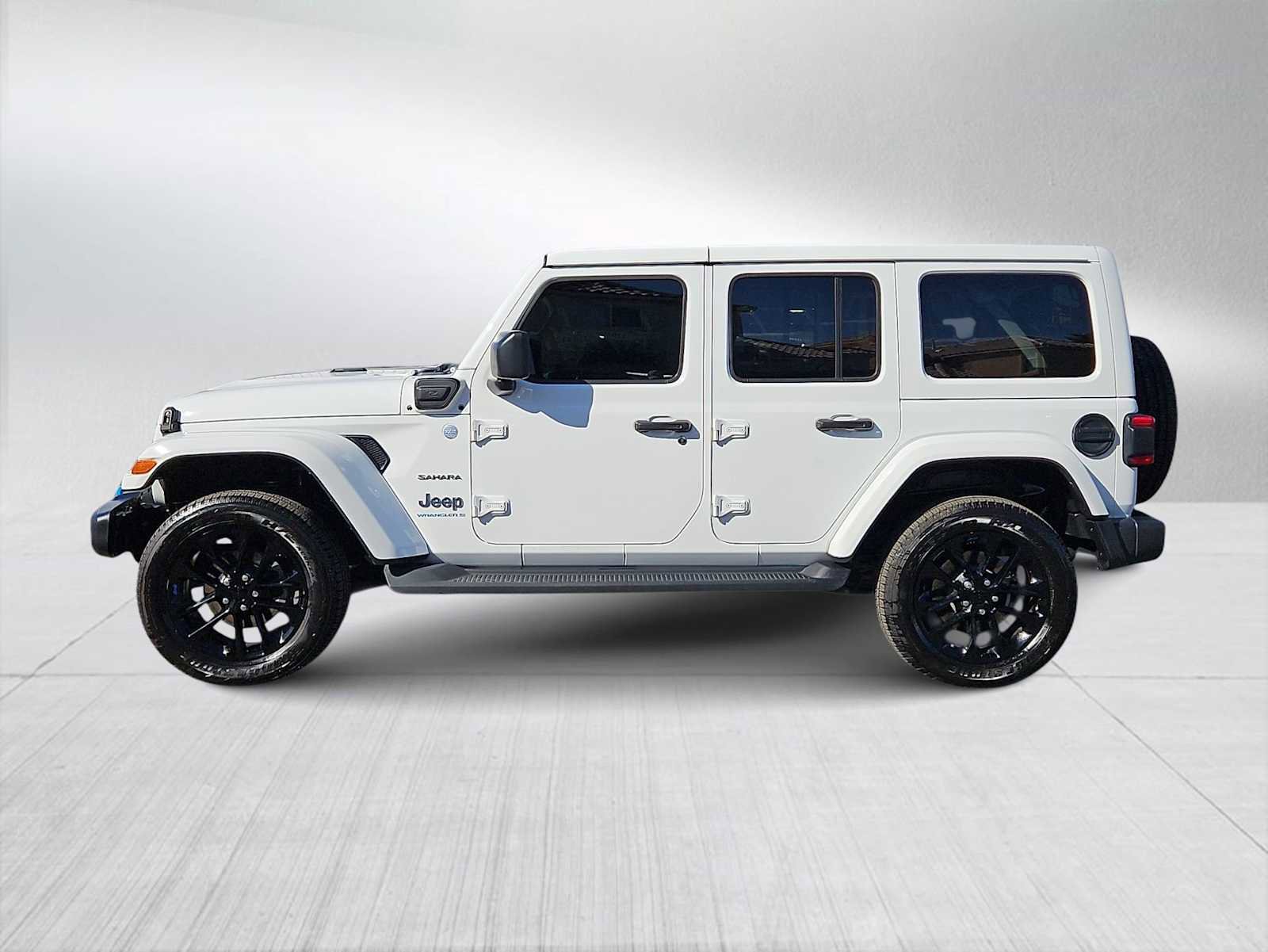 Used 2023 Jeep Wrangler Sahara image 5