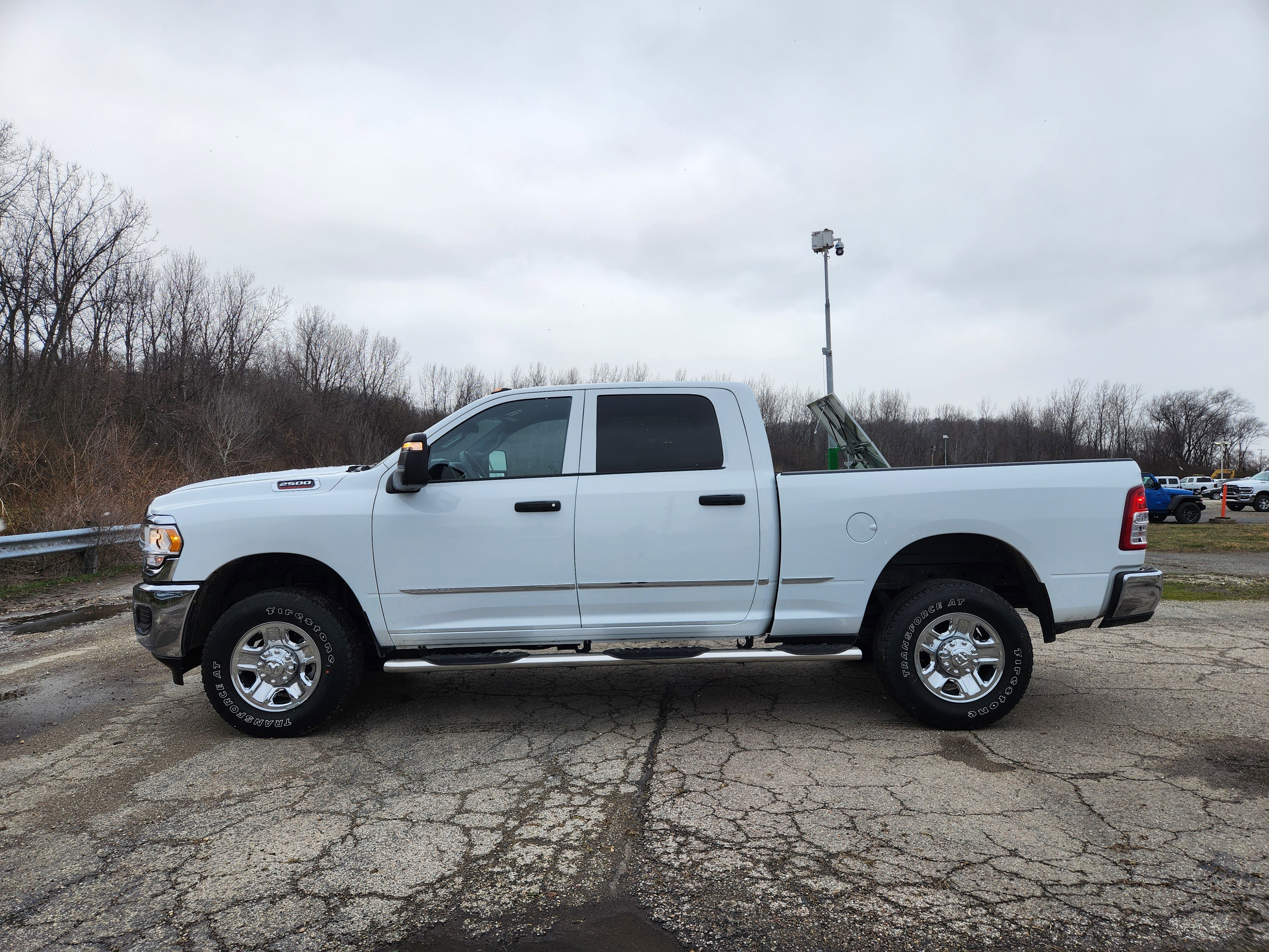 Used 2024 RAM 2500 Tradesman w/ Chrome Appearance Group image 17