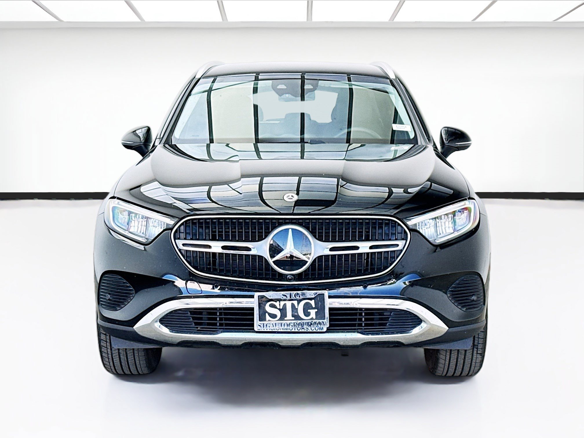Used 2025 Mercedes-Benz GLC 350e 4MATIC image 2