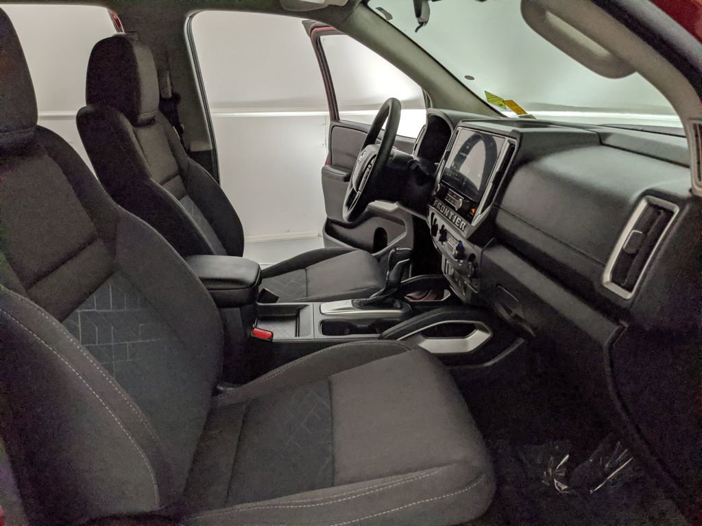 Used 2025 Nissan Frontier SV image 23