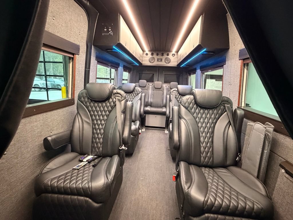 Used 2022 Mercedes-Benz Sprinter 2500 image 30