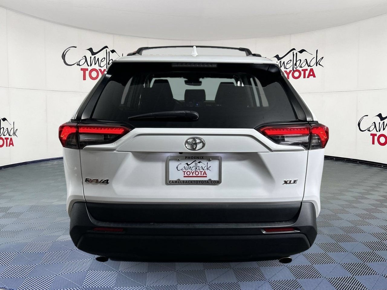 Used 2022 Toyota RAV4 XLE w/ Convenience Package FWD image 6