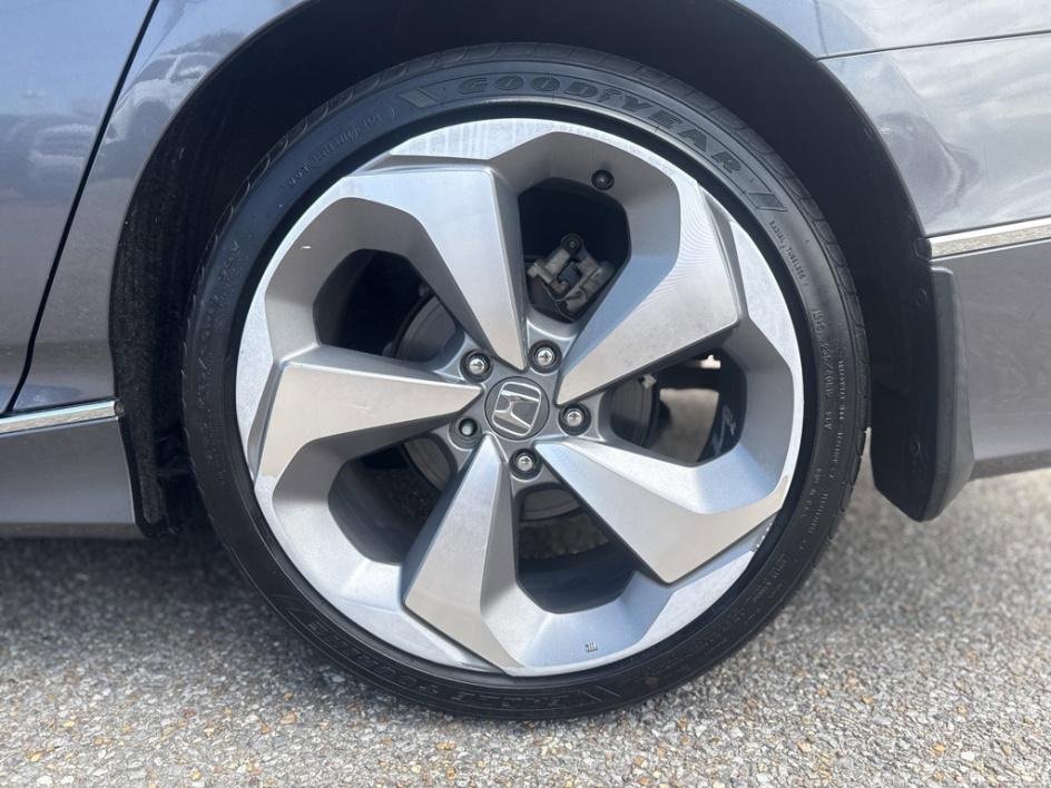 Used 2018 Honda Accord Touring image 11
