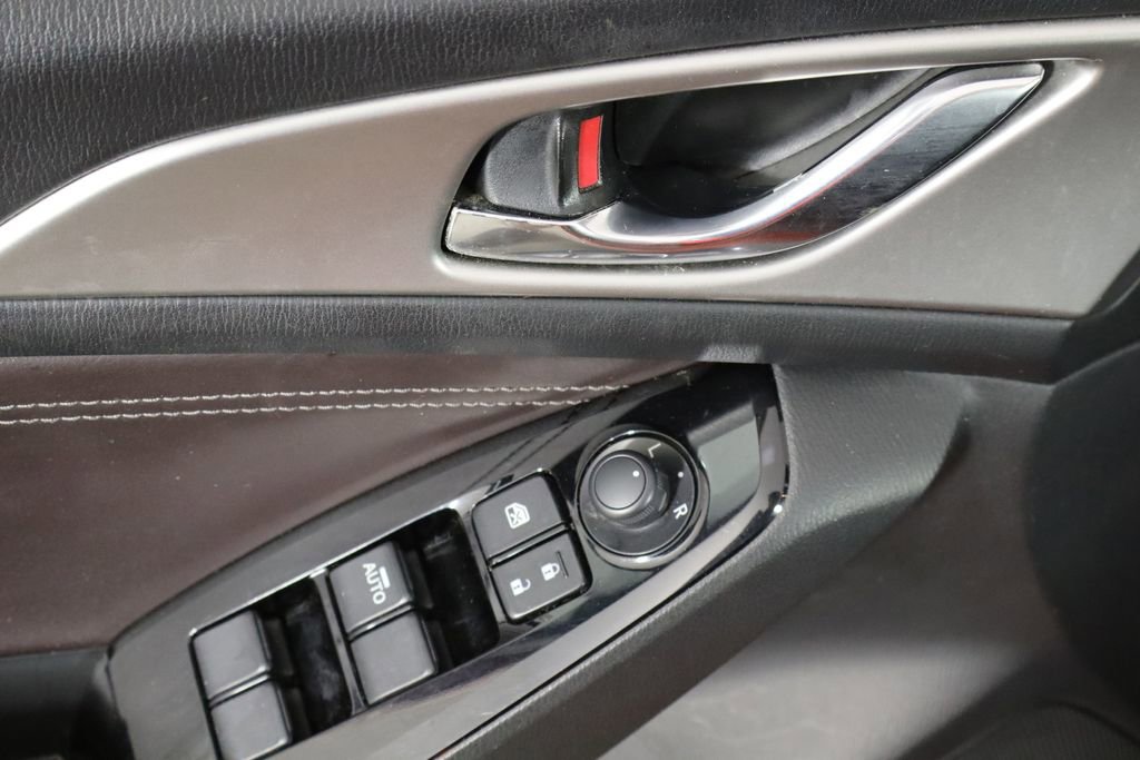 Used 2017 MAZDA MAZDA3 Touring image 22