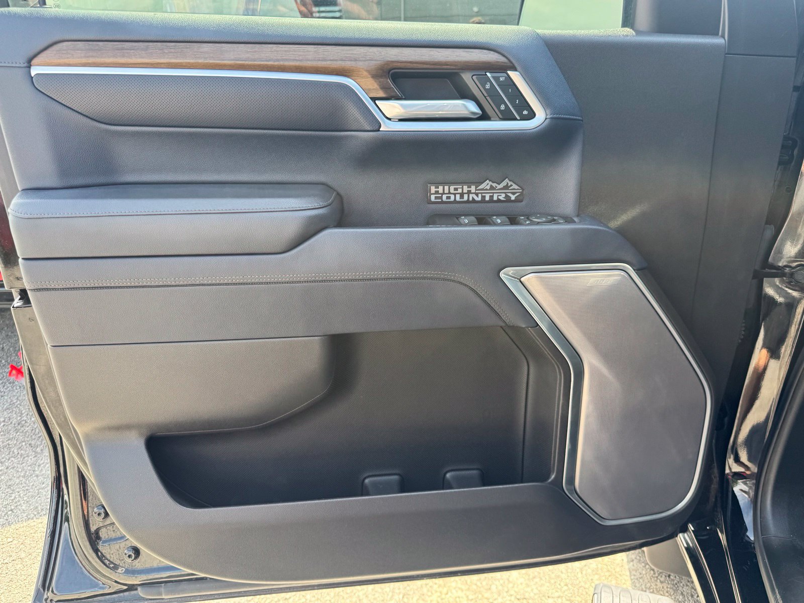 Used 2022 Chevrolet Silverado 1500 High Country w/ High Country Premium Package AWD/4WD image 14