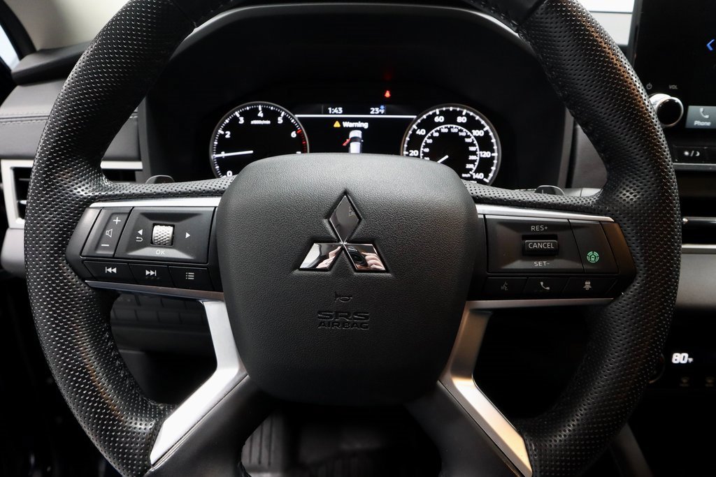 Used 2022 Mitsubishi Outlander SE image 32