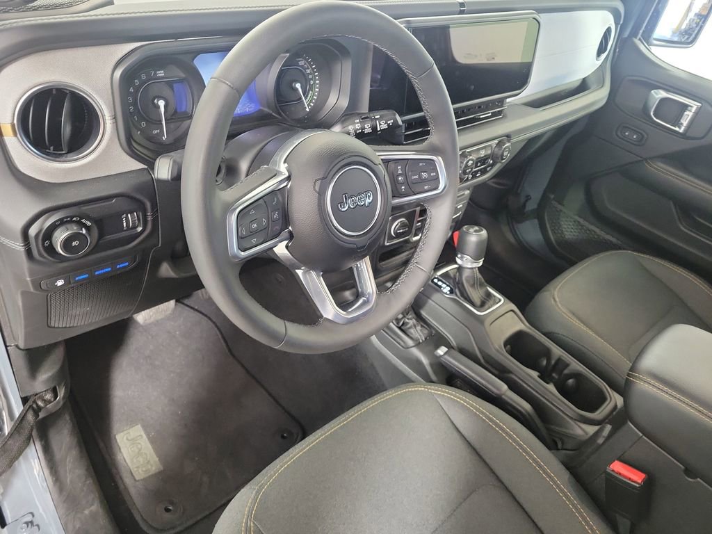 Used 2025 Jeep Wrangler Unlimited Sahara w/ Safety Group AWD/4WD image 11