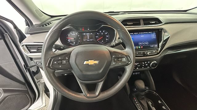Used 2021 Chevrolet TrailBlazer LT w/ Sun and Liftgate Package FWD image 14