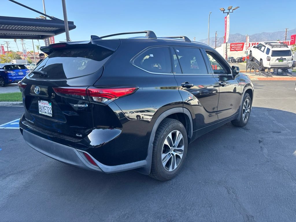 Used 2021 Toyota Highlander XLE FWD image 4