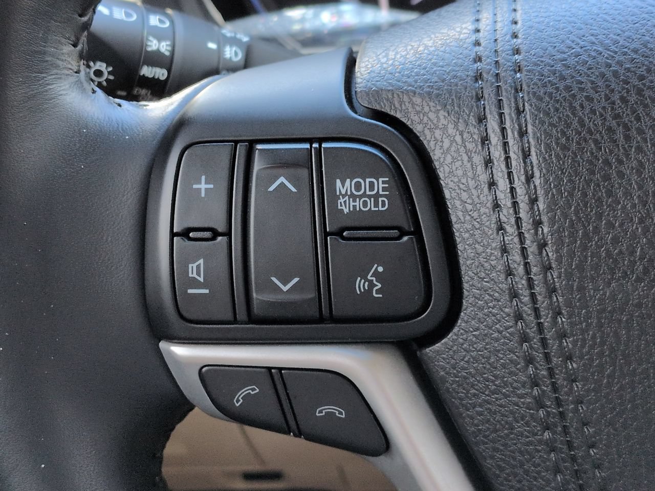 Used 2017 Toyota Highlander XLE w/ Carpet Mat Package AWD/4WD image 27