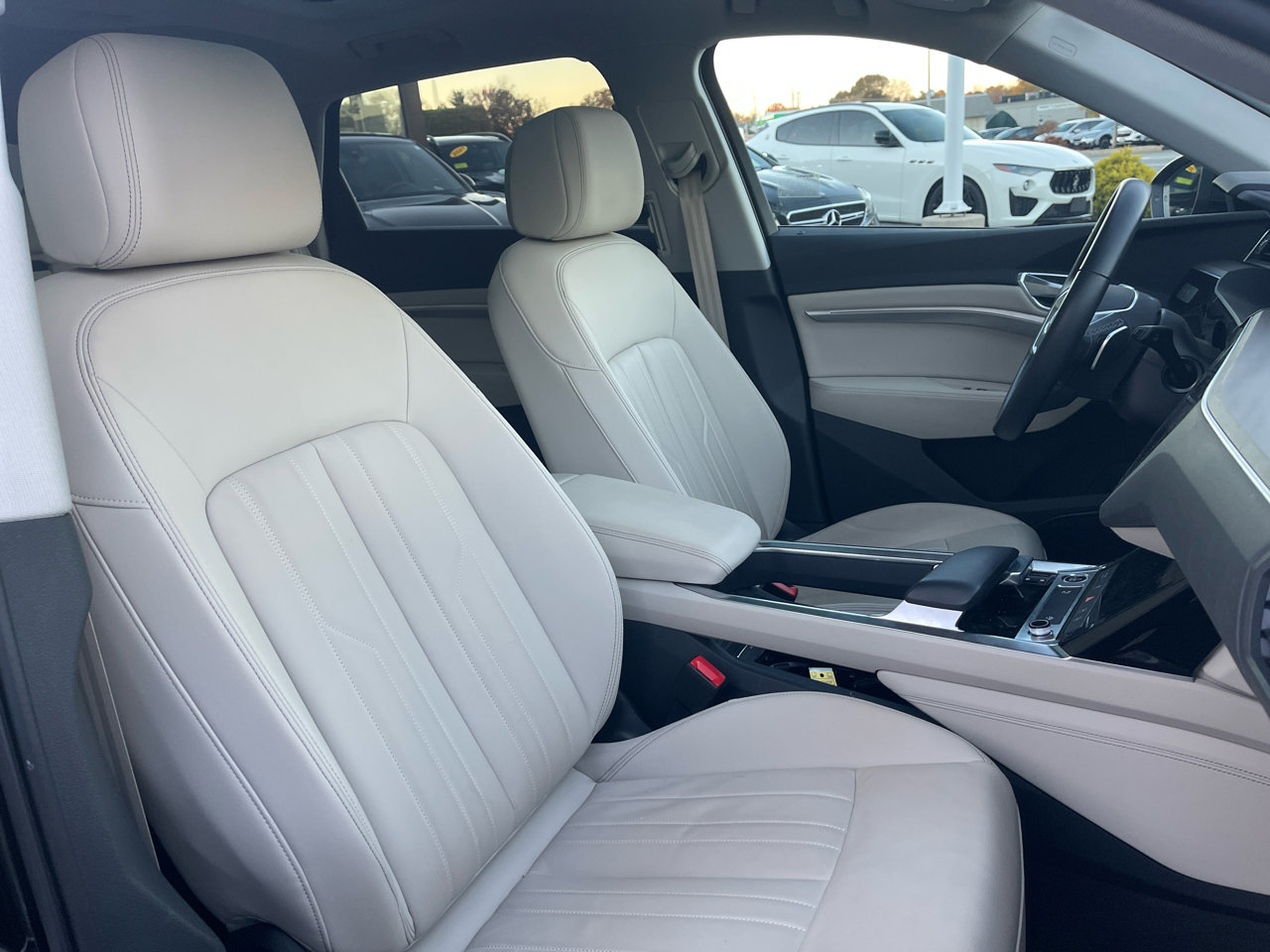 Used 2023 Audi e-tron Premium w/ Convenience Plus Package image 29