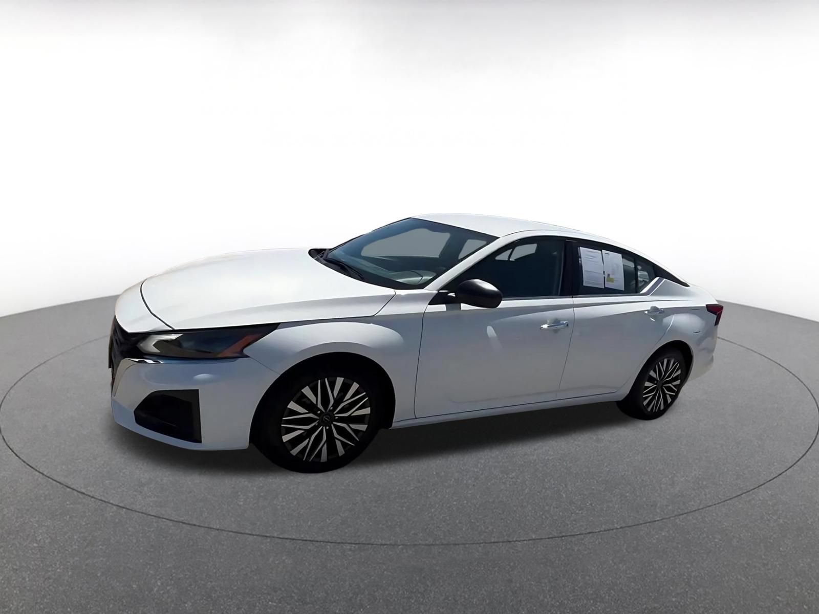 Used 2025 Nissan Altima 2.5 SV FWD image 8