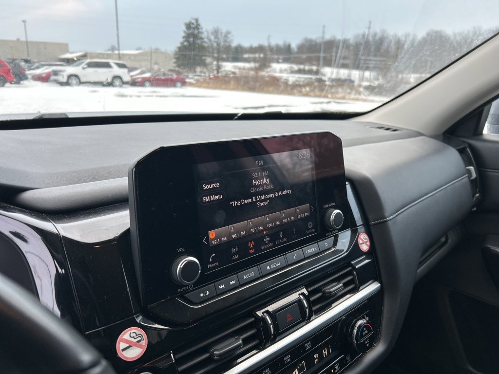 Used 2024 Nissan Pathfinder SV image 8