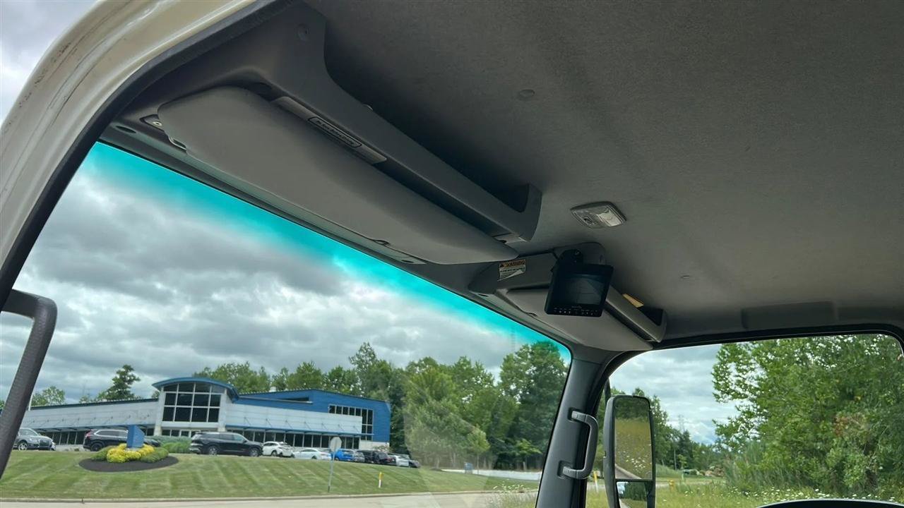 Used 2018 Isuzu NPR RWD image 37