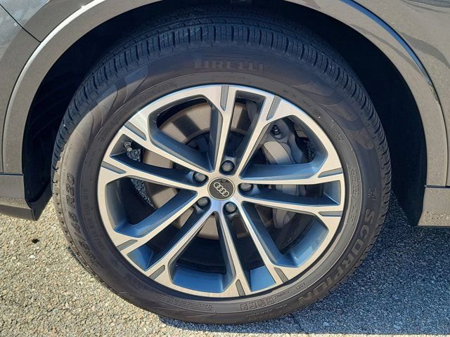 Certified 2025 Audi Q7 2.0T Premium w/ Convenience Plus Package image 10