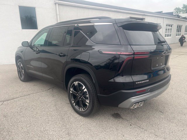 New 2027 Chevrolet Traverse LT w/ Sun and Wheel Package FWD image 3