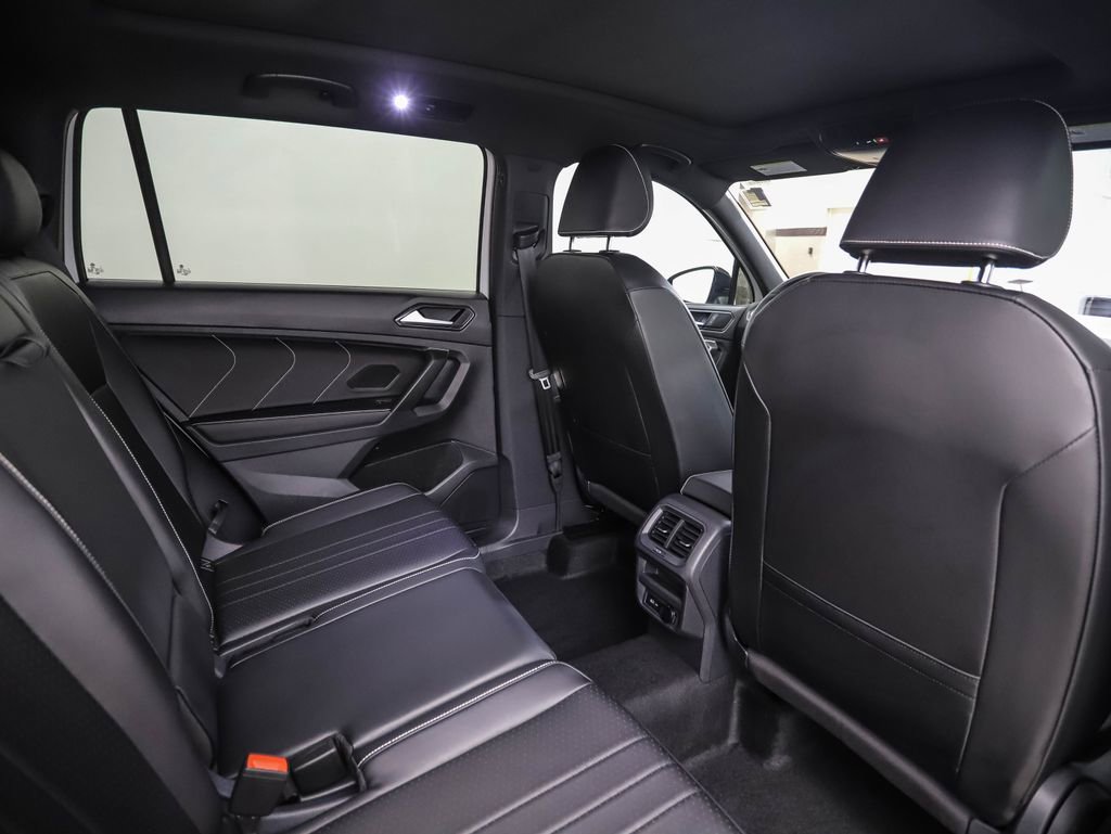 Used 2024 Volkswagen Tiguan SE R-Line image 25