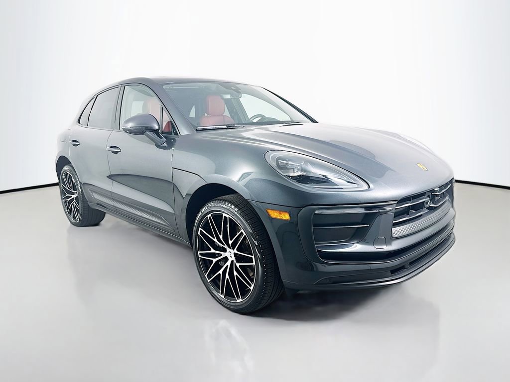Certified 2026 Porsche Macan AWD/4WD image 7