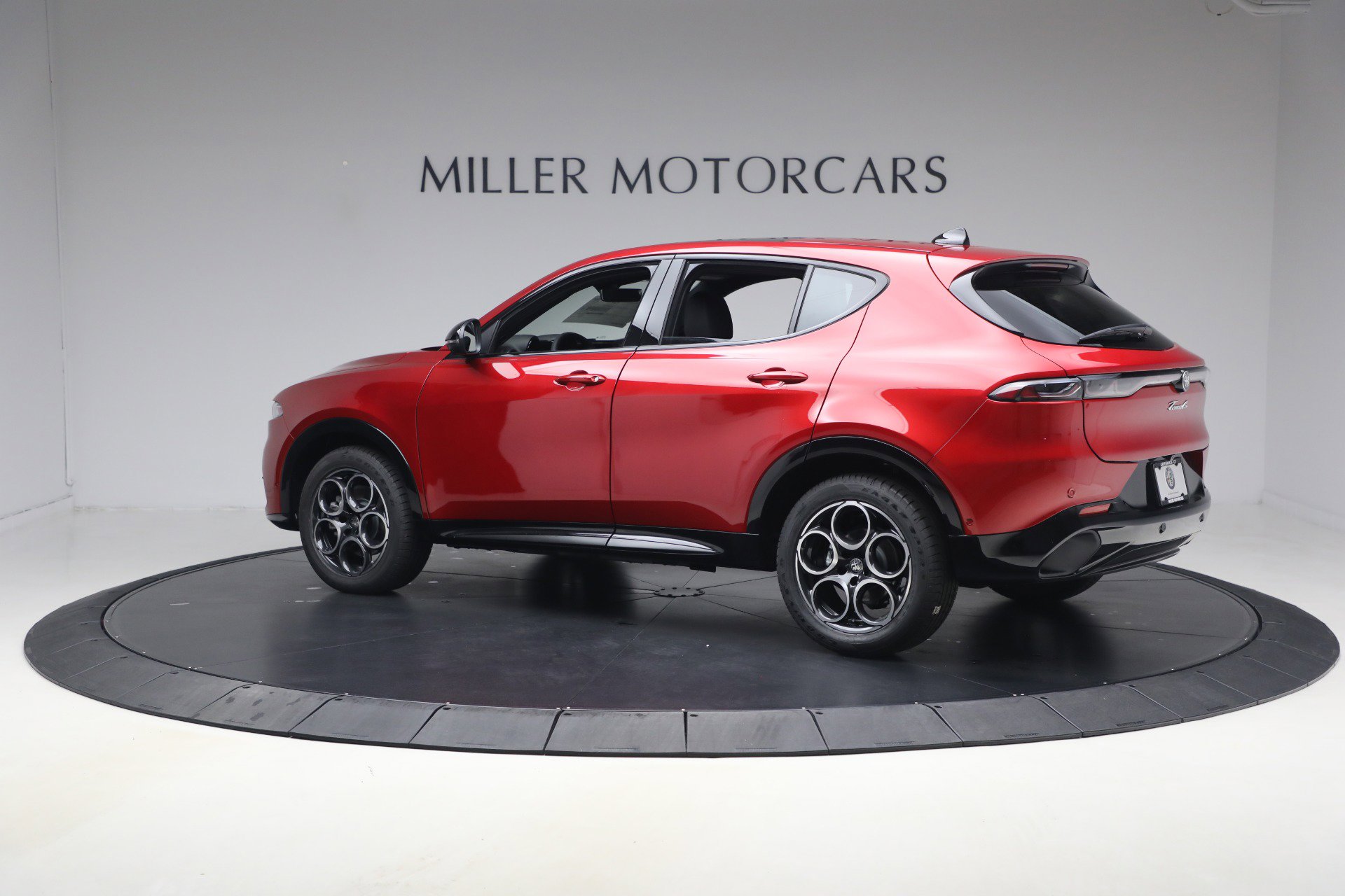 New 2026 Alfa Romeo Tonale Sprint w/ Black Premium Package AWD/4WD image 4