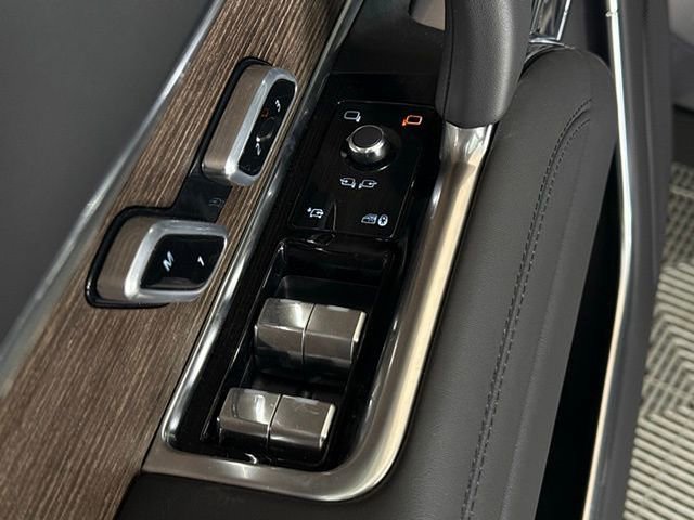 New 2025 Land Rover Range Rover SE image 29