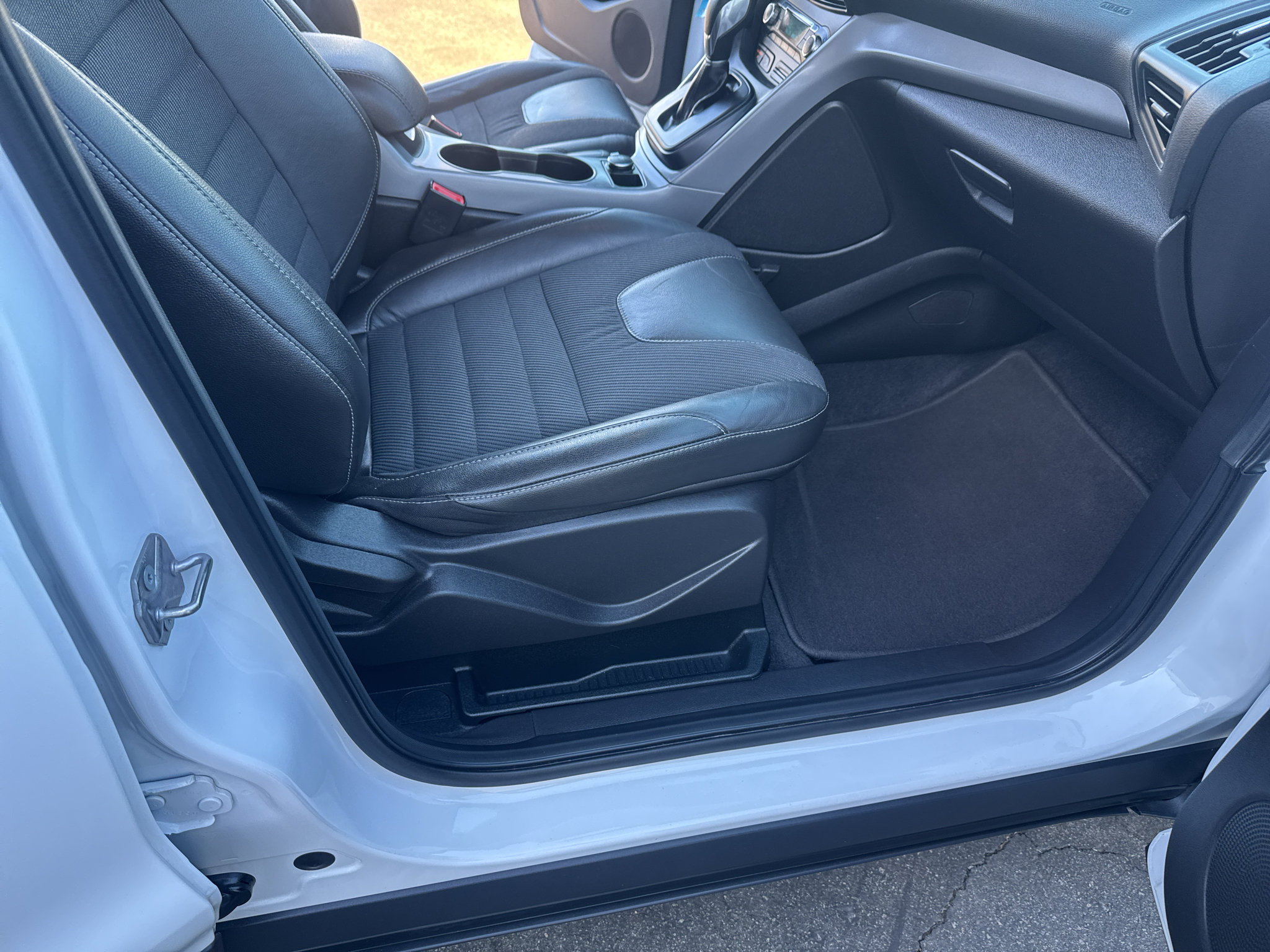 Used 2015 Ford Escape SE w/ SE Chrome Package FWD image 23