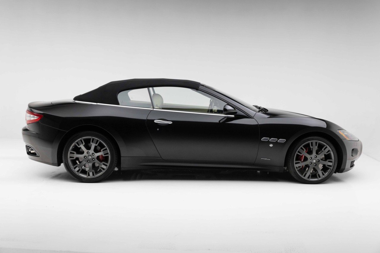 Used 2015 Maserati GranTurismo Convertible RWD image 33