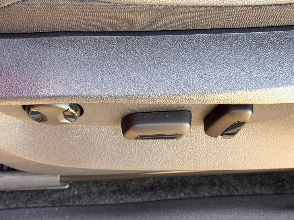 Used 2024 Volkswagen Tiguan SE R-Line image 19