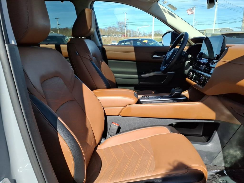 Used 2022 Nissan Pathfinder Platinum AWD/4WD image 9