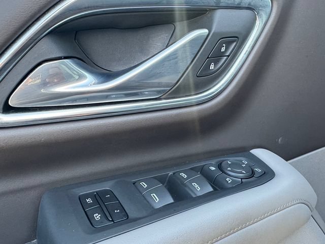 Used 2023 Chevrolet Tahoe Z71 w/ Luxury Package AWD/4WD image 5